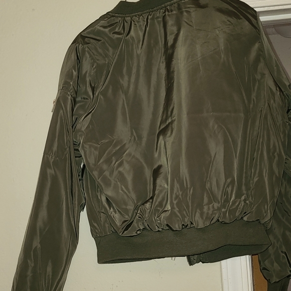 Forever 21 Bomber jacket. Olive green, size large, new with tags - Picture 3 of 3